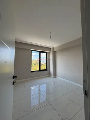 “modern Mimarisi, Sıfır Yapısı Ve Yerden Isıtma Sistemiyle Konforu Ön Planda Tutan; Anayola Yakın